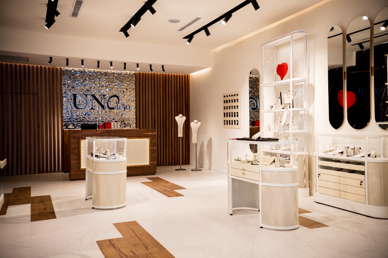 UNOde50 llega a Uruguay con dos tiendas exclusivas