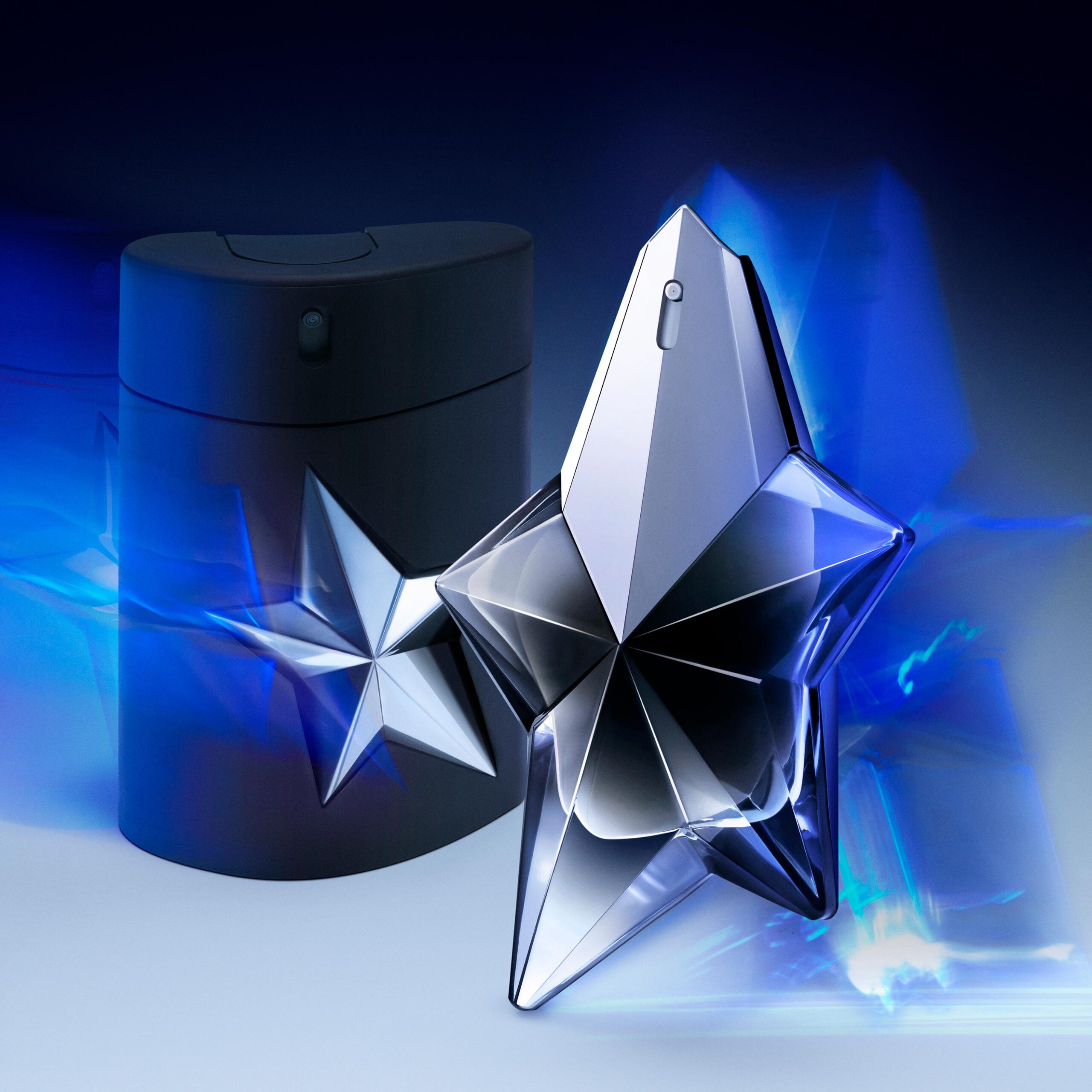 Mugler presentó dos nuevas fragancias: sensualidad y vanguardismo
