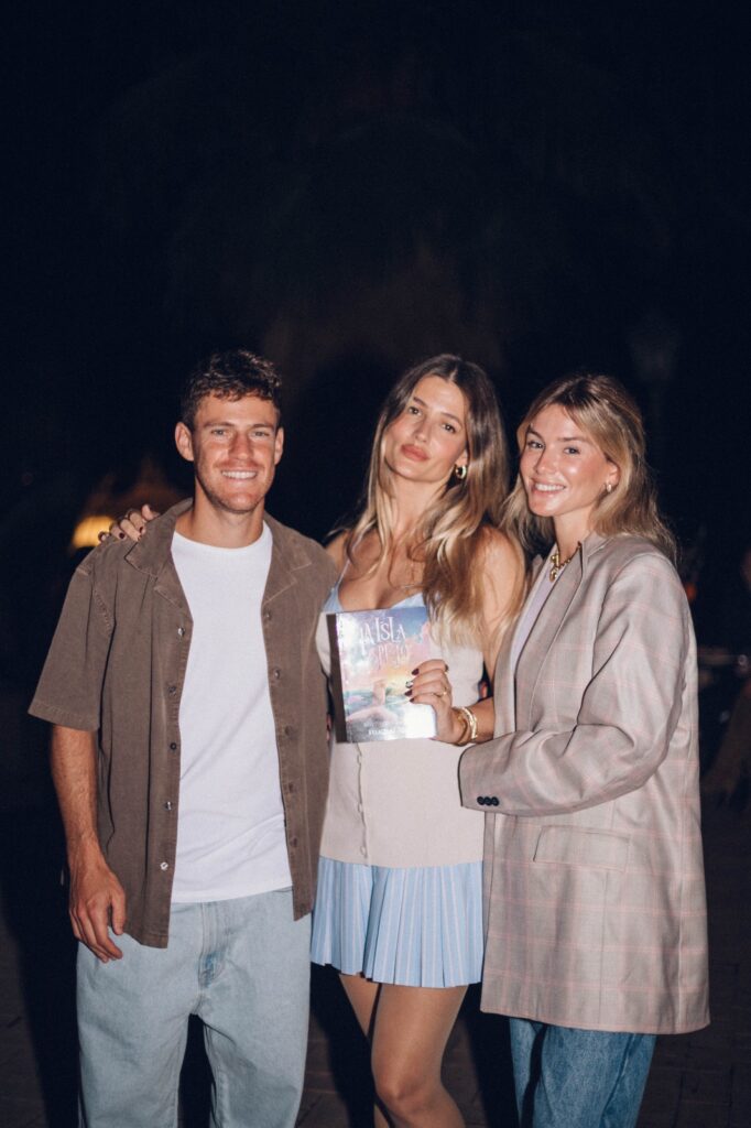 La Isla Espejo: Felicitas Viaut presentó su libro