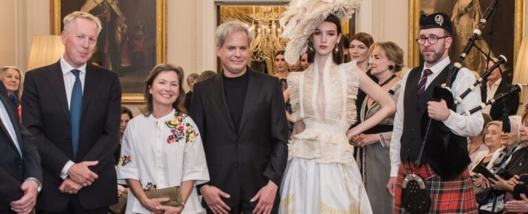 Identikit: Francisco Ayala presentó la colección en la Residencia de la Embajada Británica