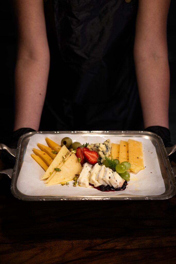 Selvaggio: armá tu picada y elegí tu vino