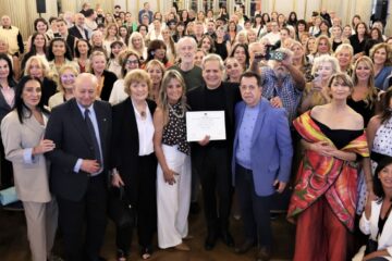 Francisco Ayala fue distinguido como Personalidad Destacada de la Cultura