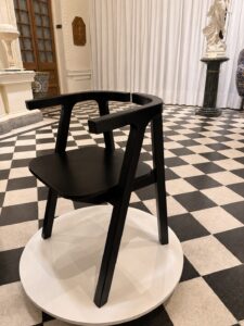 Darkhaus presenta Cauce, una nueva silla de diseño argentino